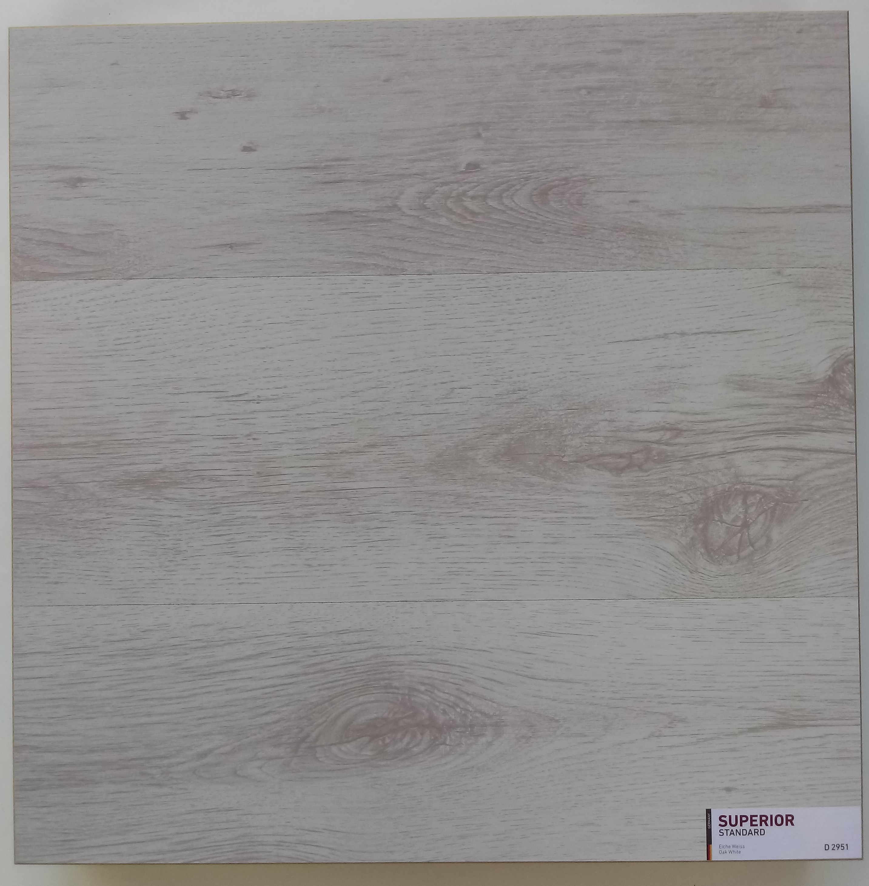 Kronotex laminat Standard Superior SE2951, hrast bijeli, kl. 31, 137,6x19,3 cm, 7 mm (93,84kn/1m2)